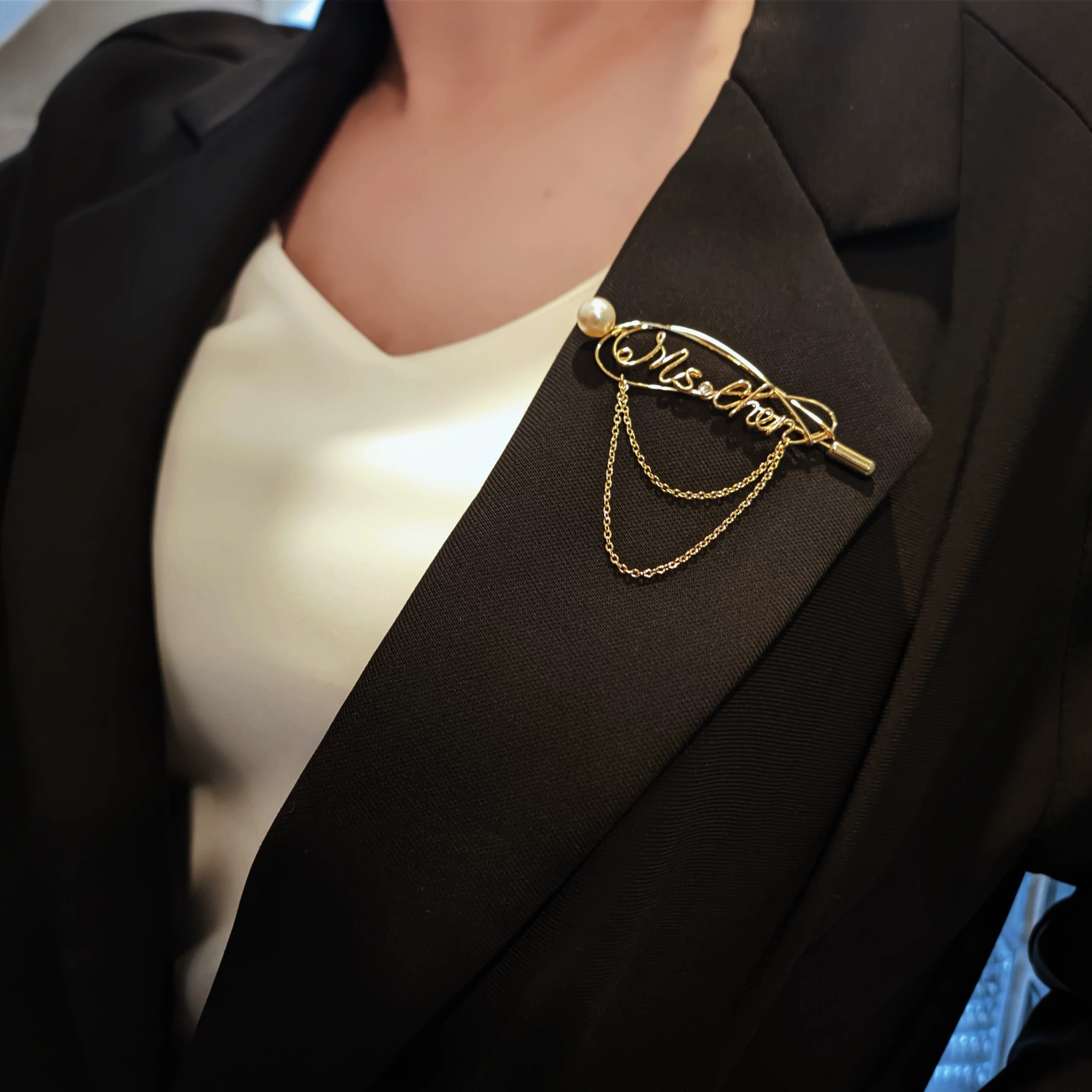 Minimalist Custom Nameplate Brooch - Personalized Business & Wedding Pin - 图片 7